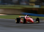 米兰真人-当足球撞上赛车，本泽马F1首秀称王，加纳风暴席卷马赛的跨界隐喻