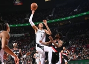 米兰百家乐-开拓者主场击败马刺，霍夫曼贡献双20+