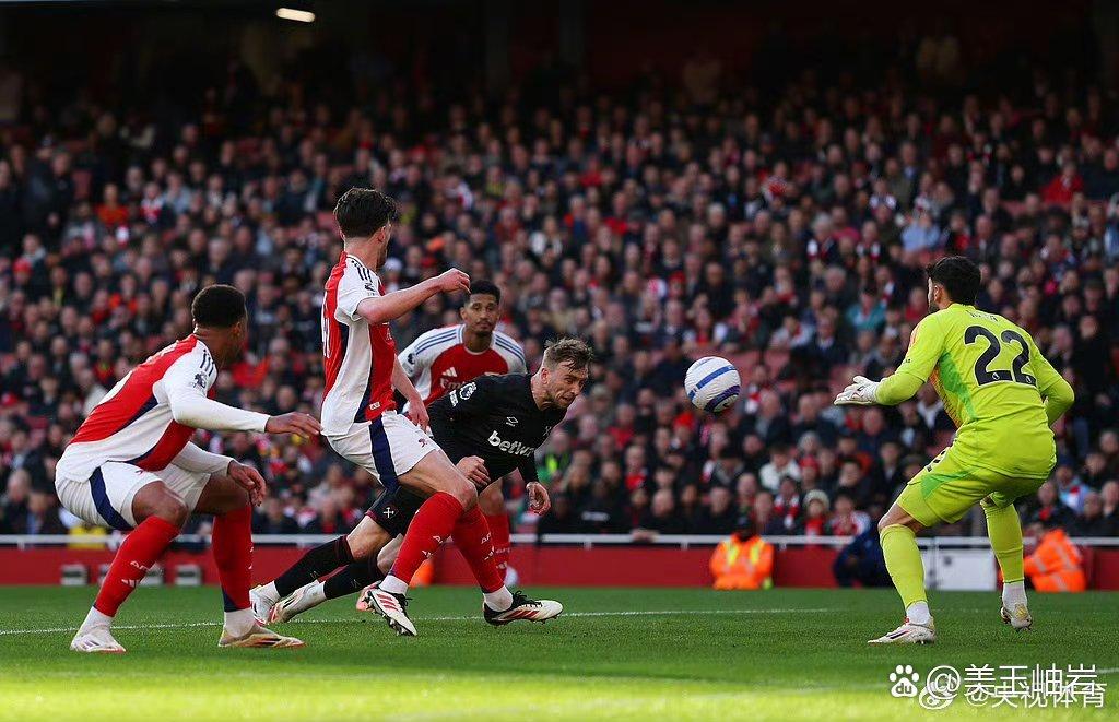 欧洲豪门对决，足球赛场上演壮举