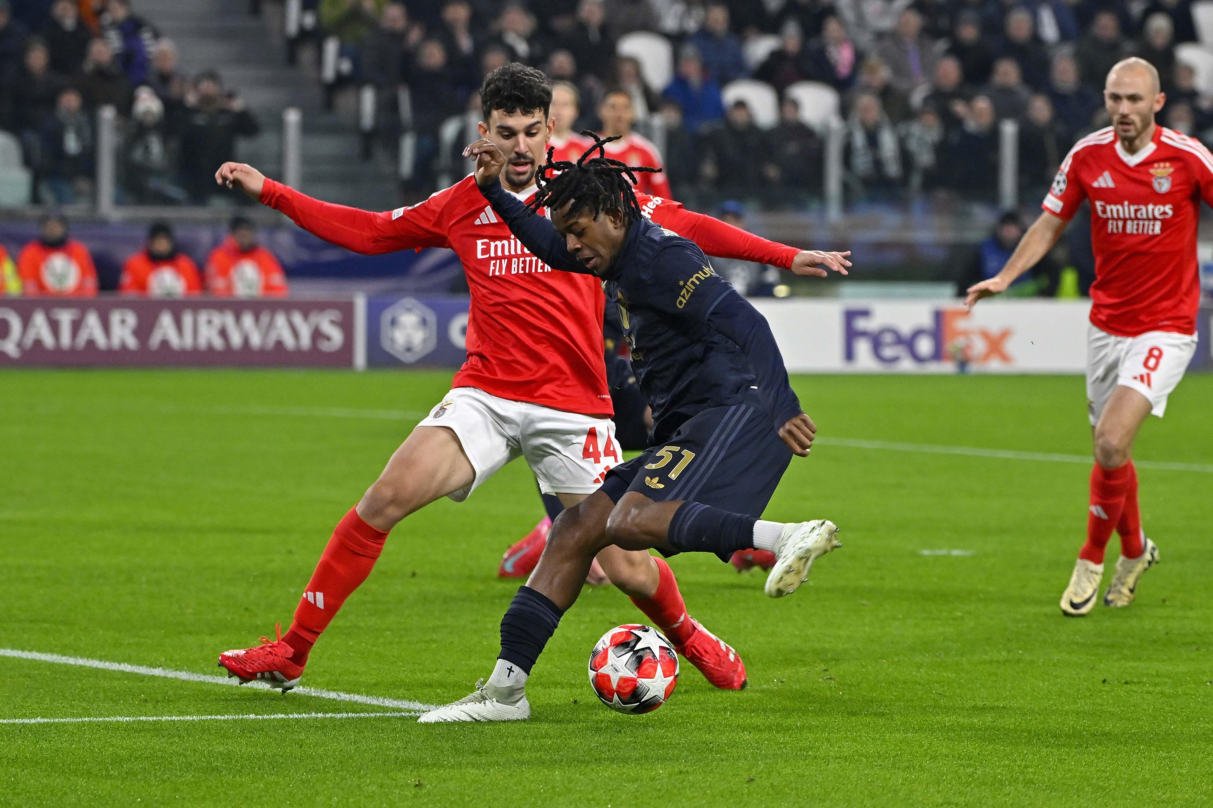 包含尤文图斯奋力晋级，欧冠淘汰赛路途一波三折的词条