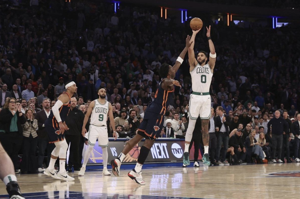 关于人主场胜尼克斯，东区半决赛领先的信息