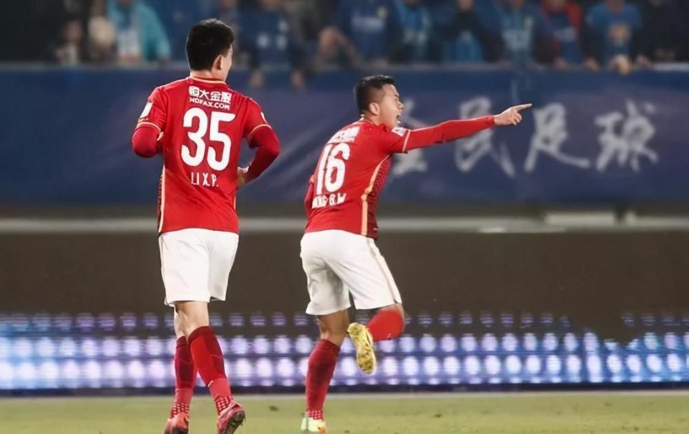 激战一触即发苏宁紧追恒大,积分争冠战愈演愈烈的简单介绍 激战一触即发苏宁紧追恒大,积分争冠战愈演愈烈的简单介绍