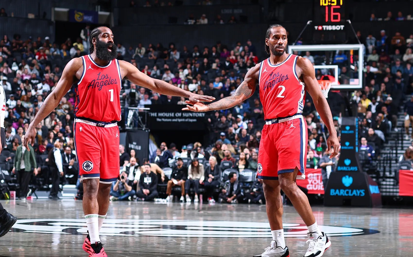 关于快船战胜黄蜂，保持不败势头的信息