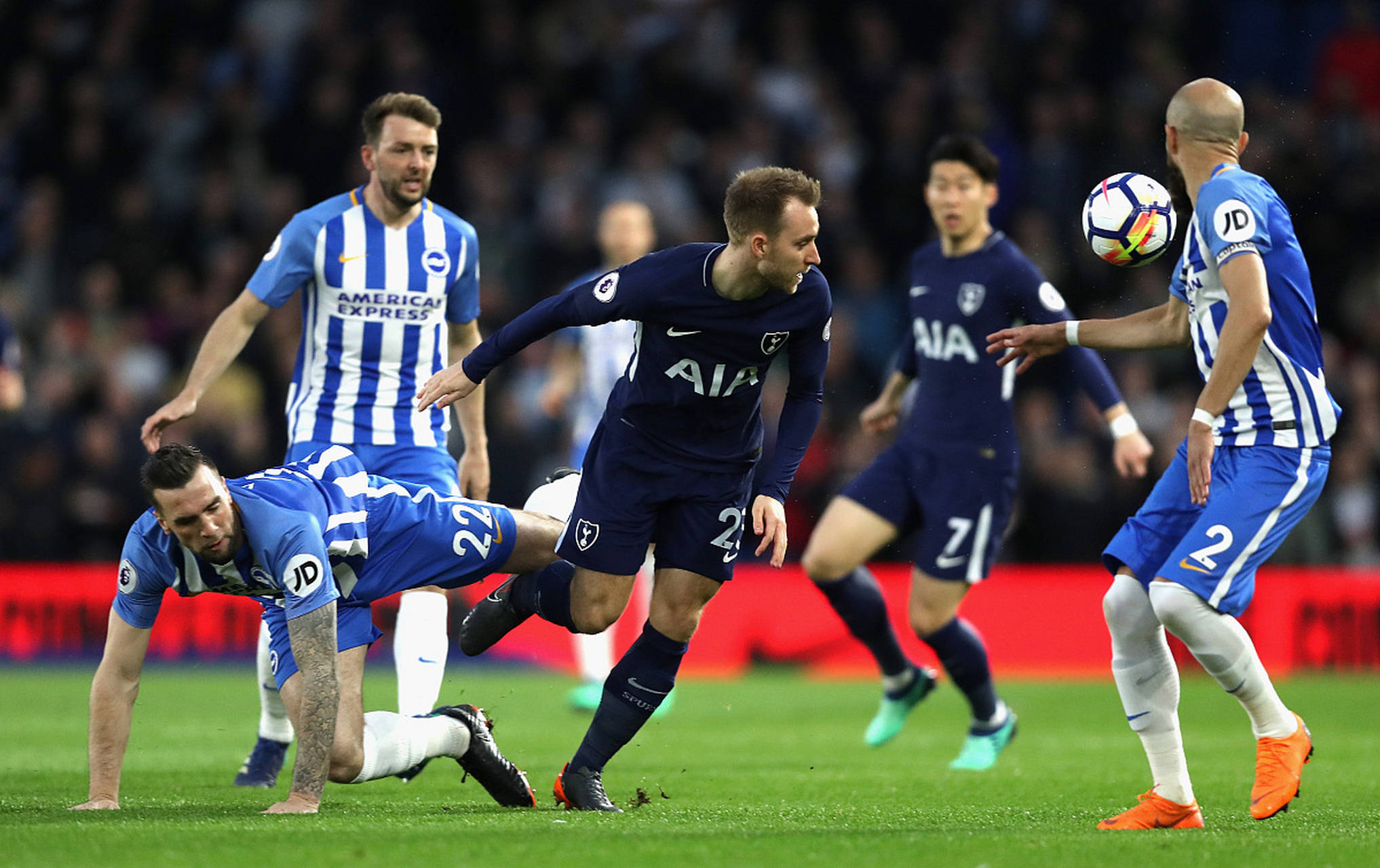 斯旺西艰难取胜，积分追赶前列球队