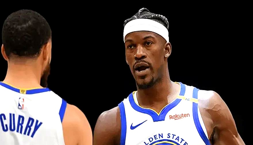 黄蜂队后卫在比赛中表现超常,协助球队夺下胜利 黄蜂队后卫在比赛中表现超常,协助球队夺下胜利