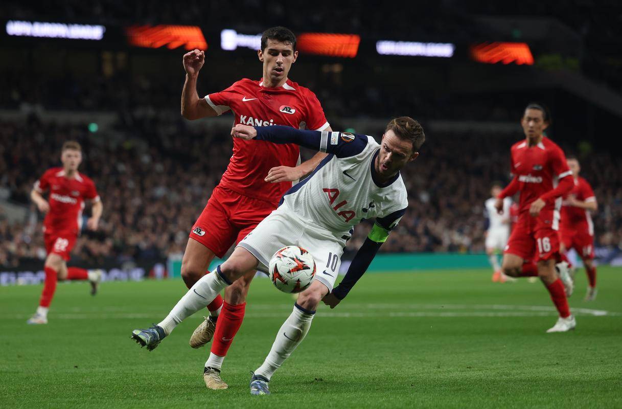 法兰克福队在客场发起攻势,击败对手 法兰克福队在客场发起攻势,击败对手