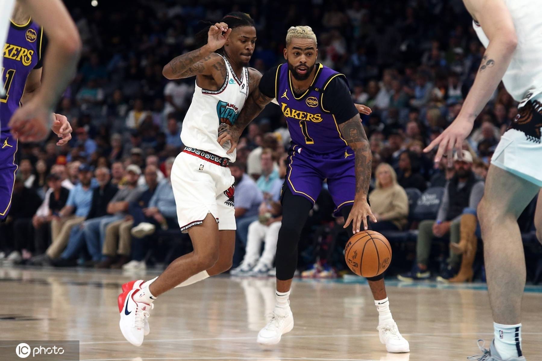 湖人客场逆转灰熊,浓眉全场27分领先 湖人客场逆转灰熊,浓眉全场27分领先