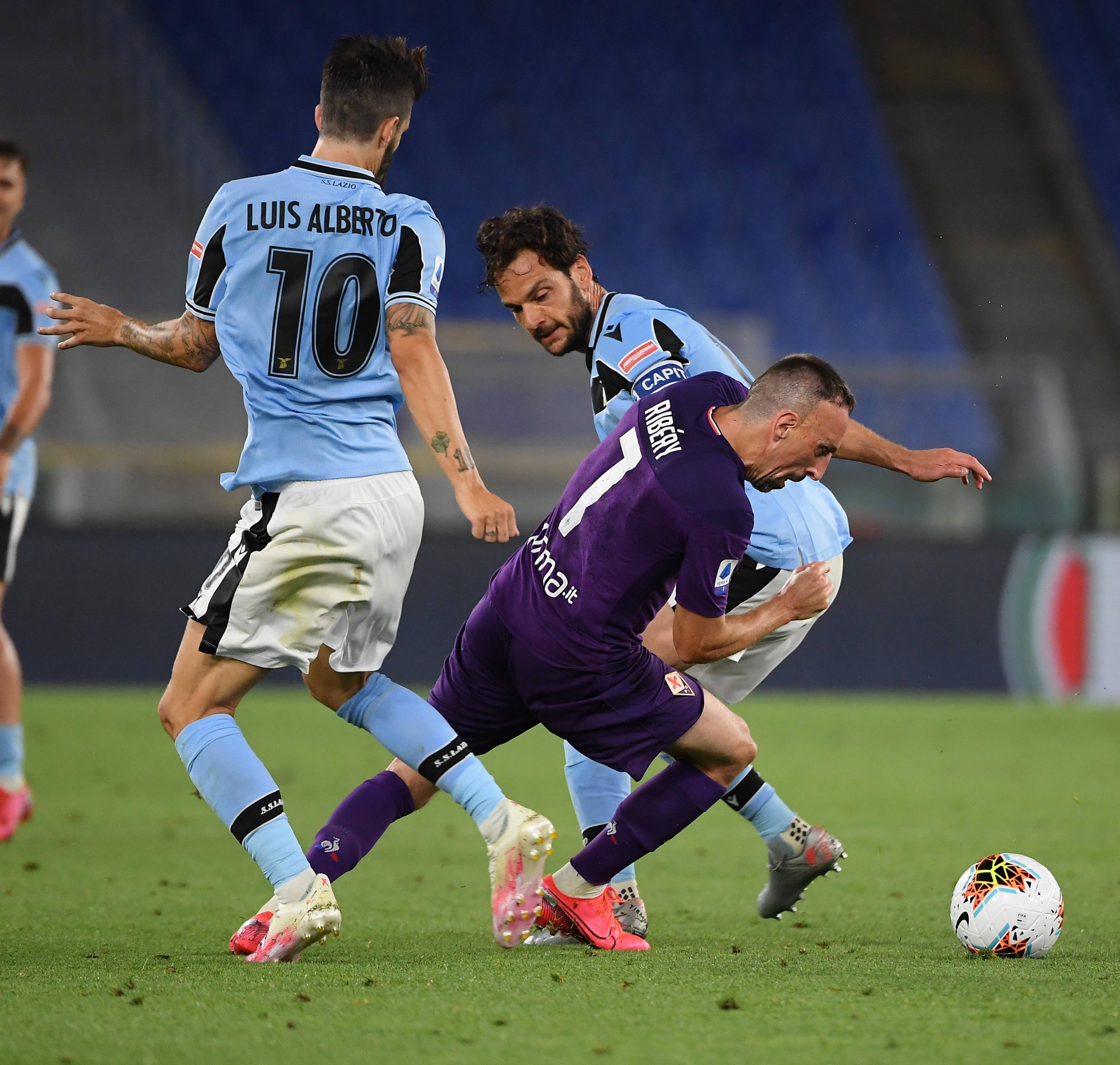 关于格拉纳达客场遭遇惨败，主帅寻找突破口的信息