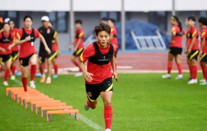 加拿大女足表现强劲,取得胜利 加拿大女足表现强劲,取得胜利