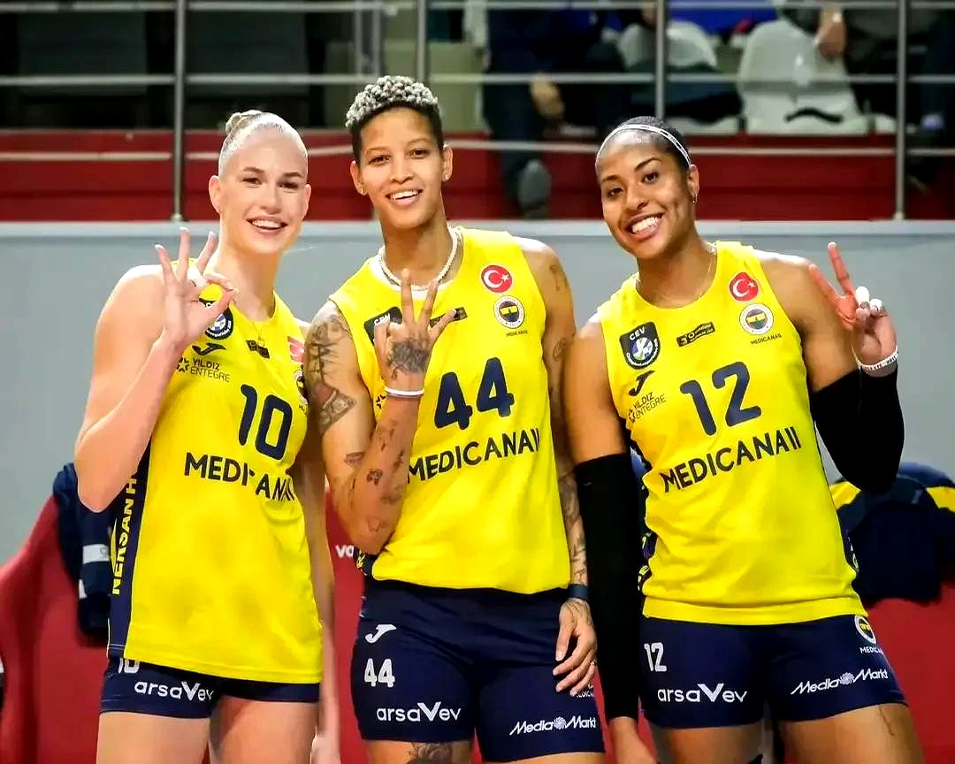 加拿大女足表现强劲,取得胜利 加拿大女足表现强劲,取得胜利