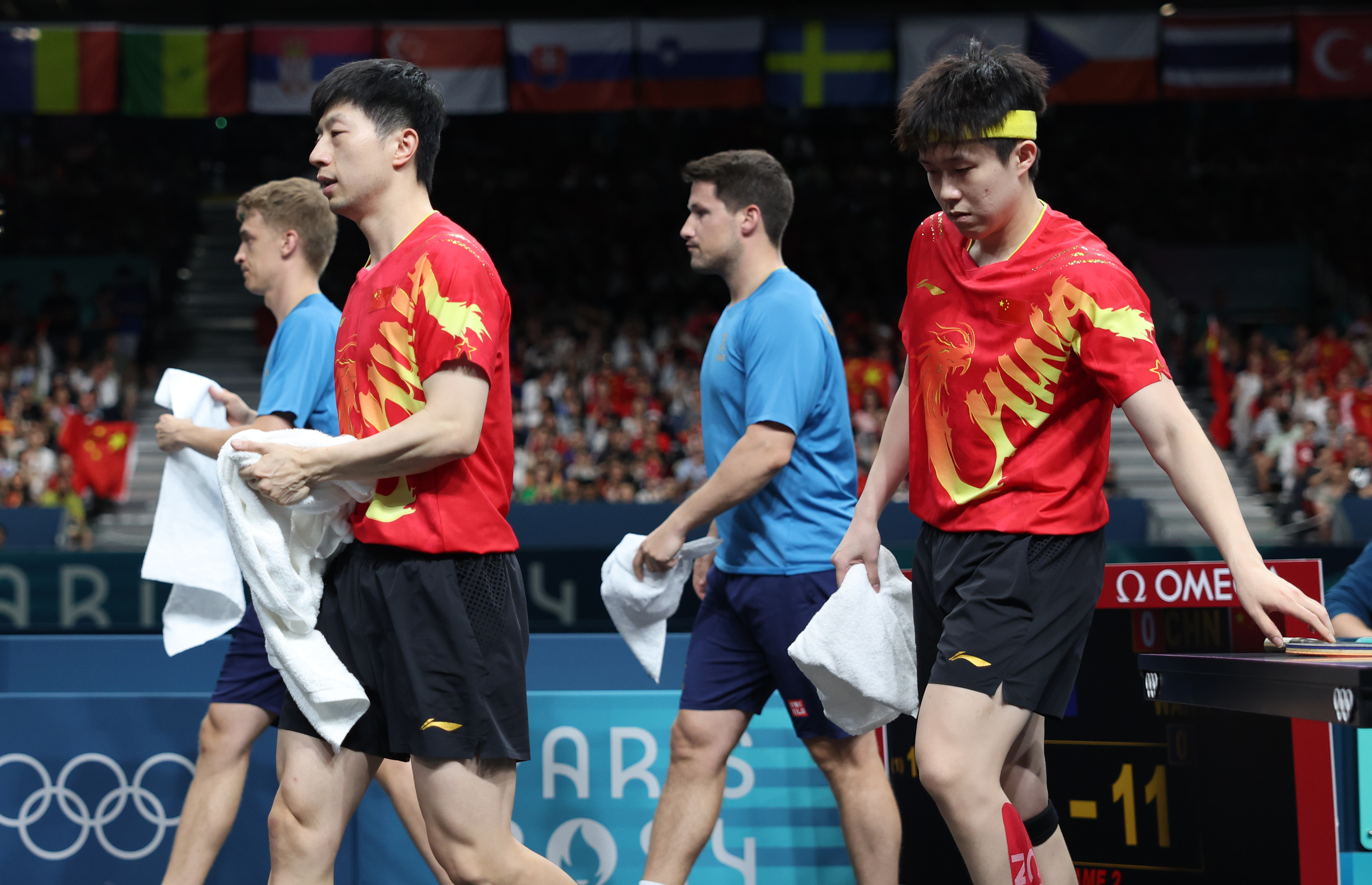 瑞典选手登上乒乓球领奖台，喜获胜利