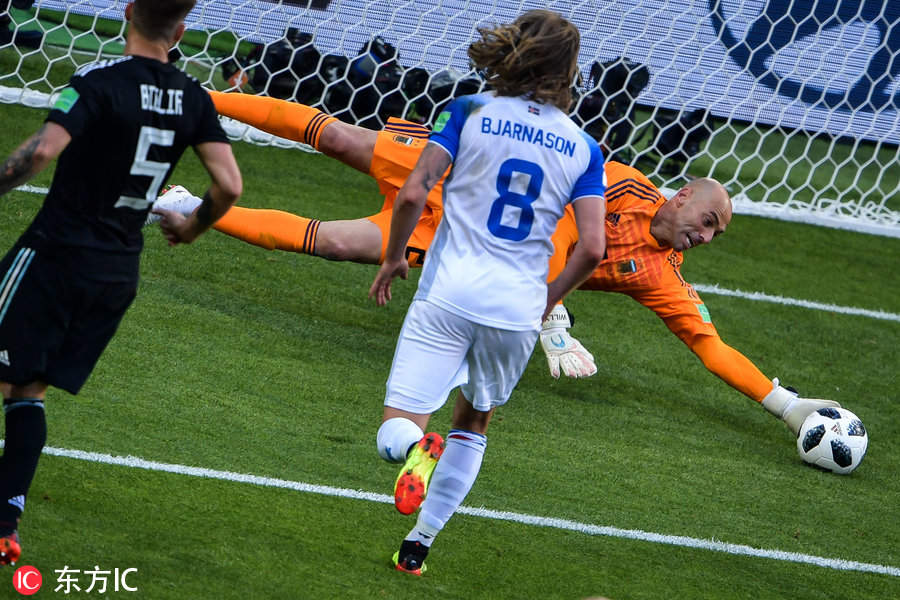 足球场上的惊险瞬间，每一个技战术都关系到赛局的胜负