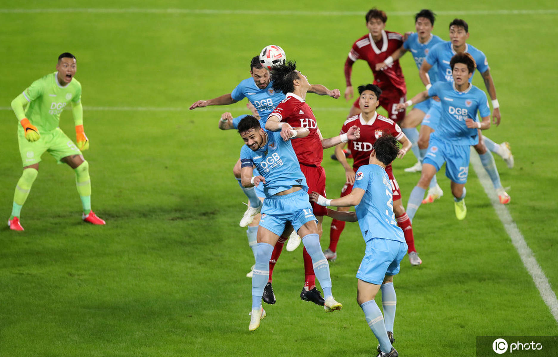 关于釜山IPark击败对手，闯入亚洲冠军联赛四强的信息