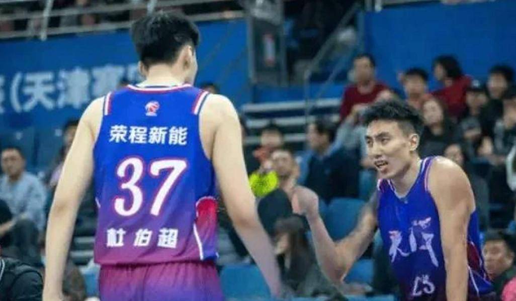 重磅签约一支顶级球队引进新球员