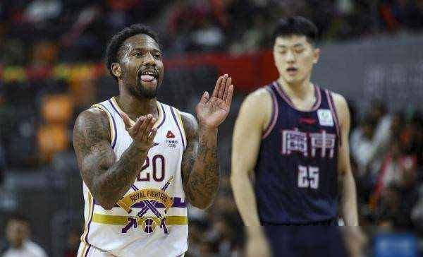 包含北京华南队险胜江苏队，掌握领先的词条