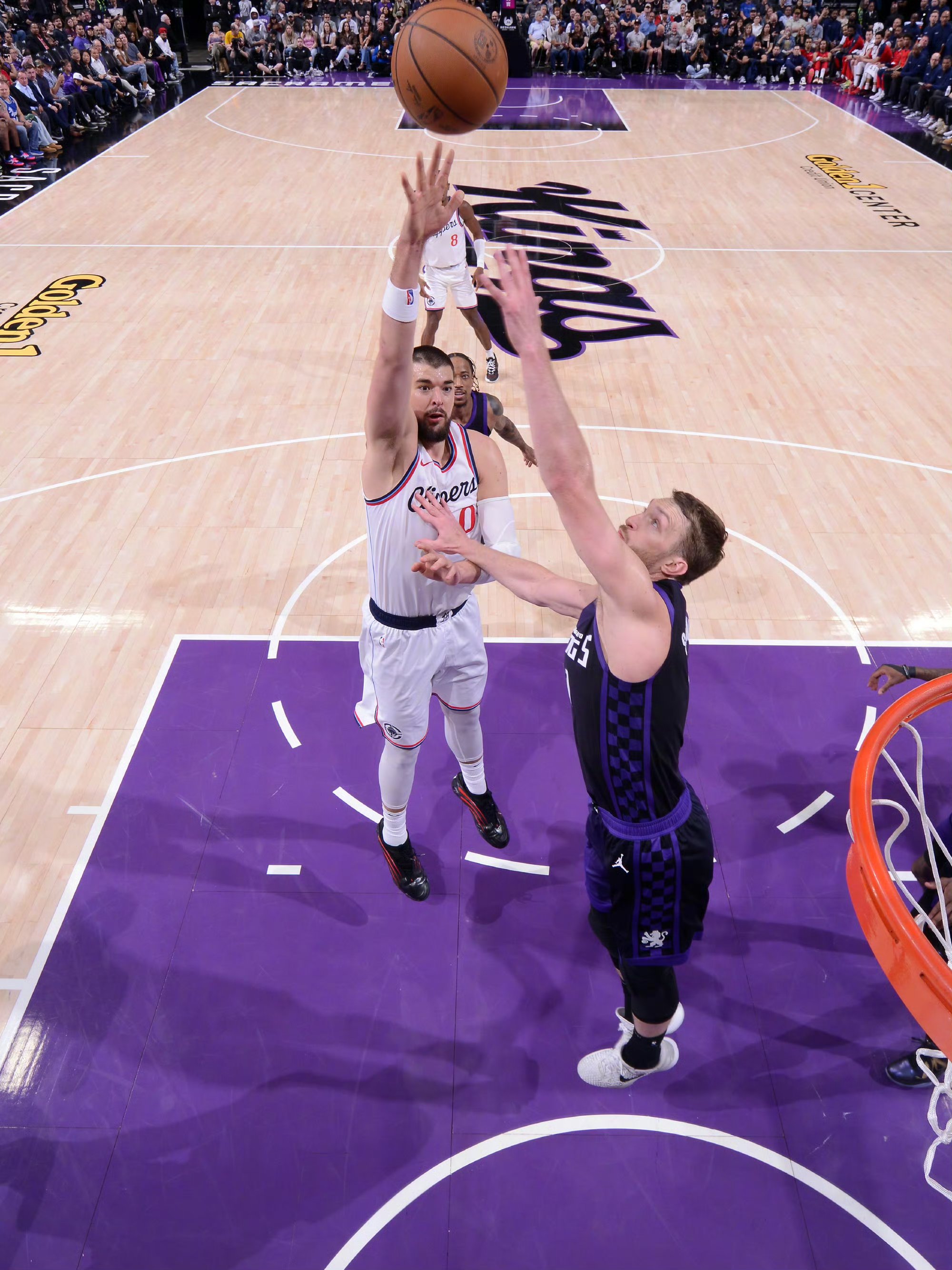 火箭险胜快船，保住胜利