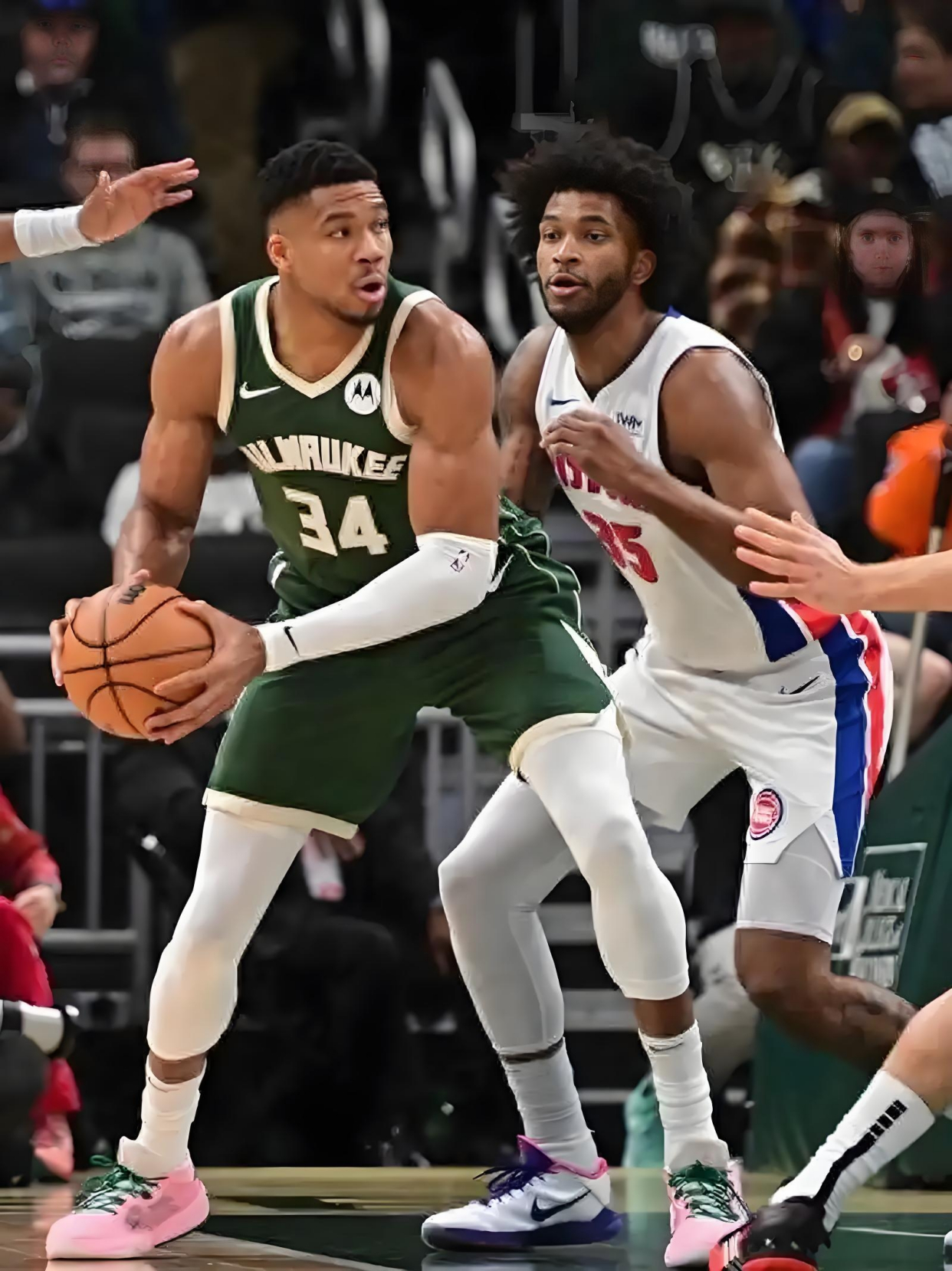 雄鹿险胜尼克斯豪取七连胜 雄鹿险胜尼克斯豪取七连胜