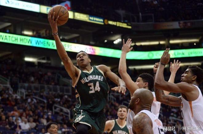 包含小牛主场击败公鹿，卢的词条