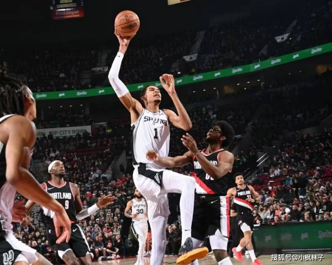 开拓者主场击败马刺,霍夫曼贡献双20+ 开拓者主场击败马刺,霍夫曼贡献双20+