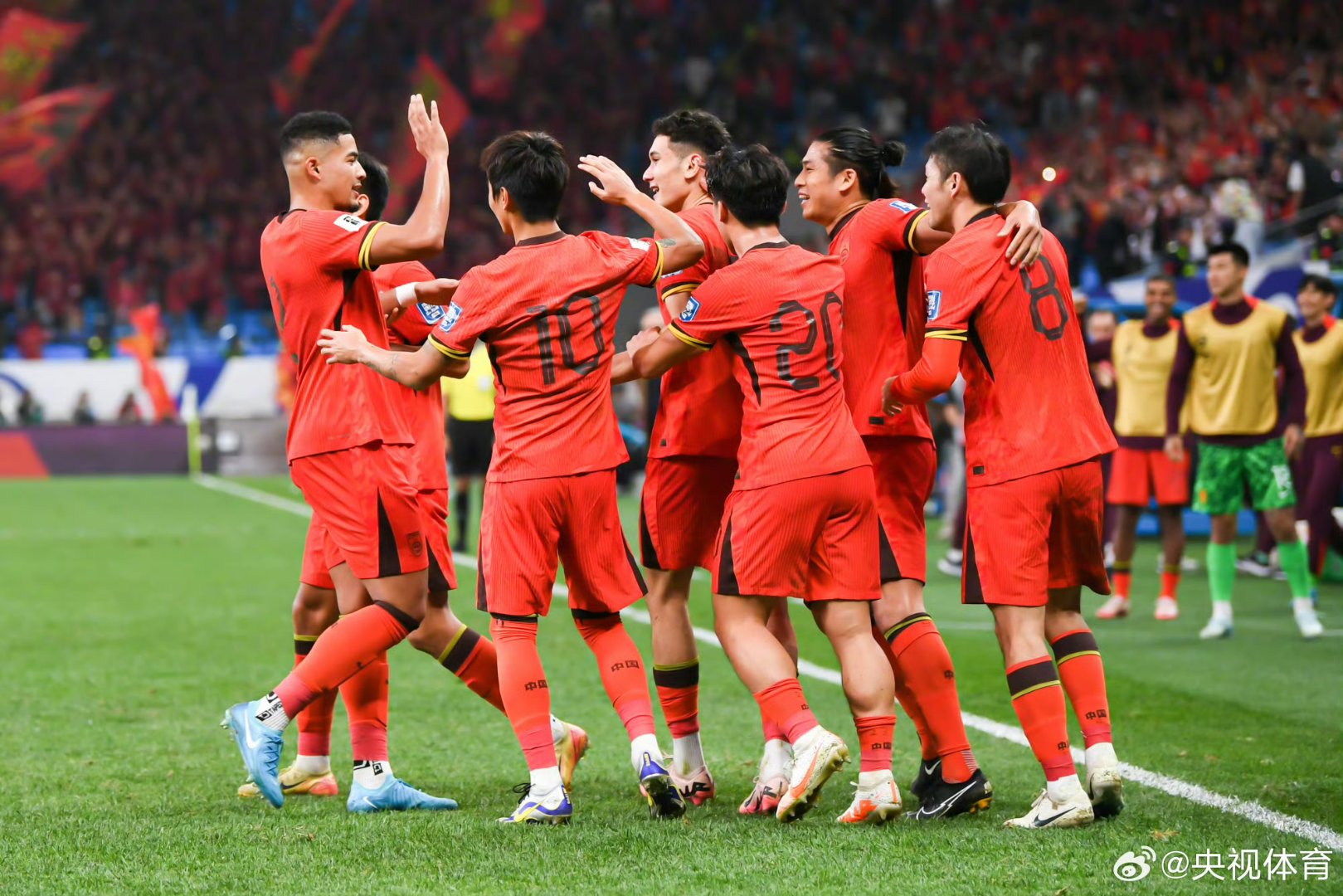 关于顶尖足球强队对决，火爆比赛掀起狂潮的信息