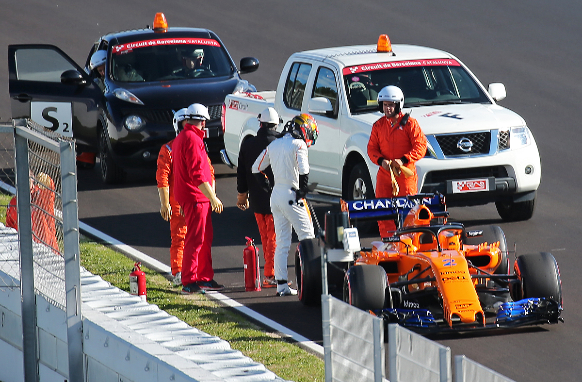 梅赛德斯逆转索伯车队，塞恩斯点燃赛场的简单介绍
